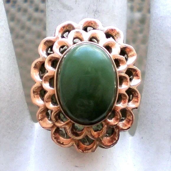 Vintage Solid 18K Rose Pink Gold Green Nephrite Jade Solitaire Cocktail Ring