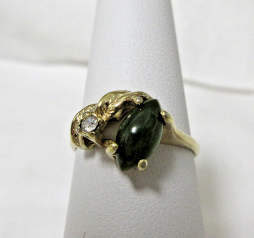 Vintage 18k HGE Jade and Cubic Zirconia Ring Size 6 3/4