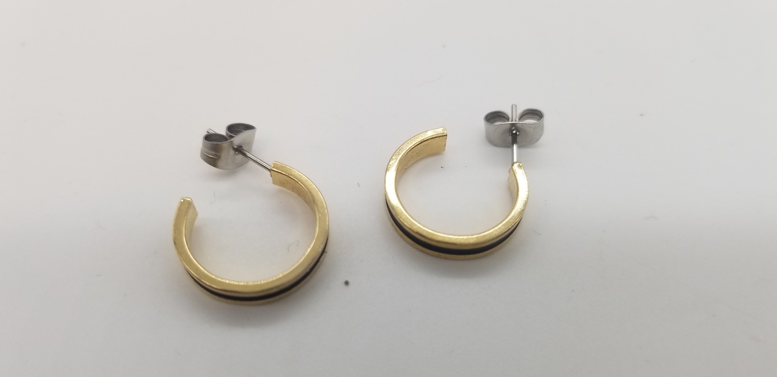 Vintage Lot Of 3 Pairs Of Gold Tone & Black Pierced Earrings Different Shapes A2