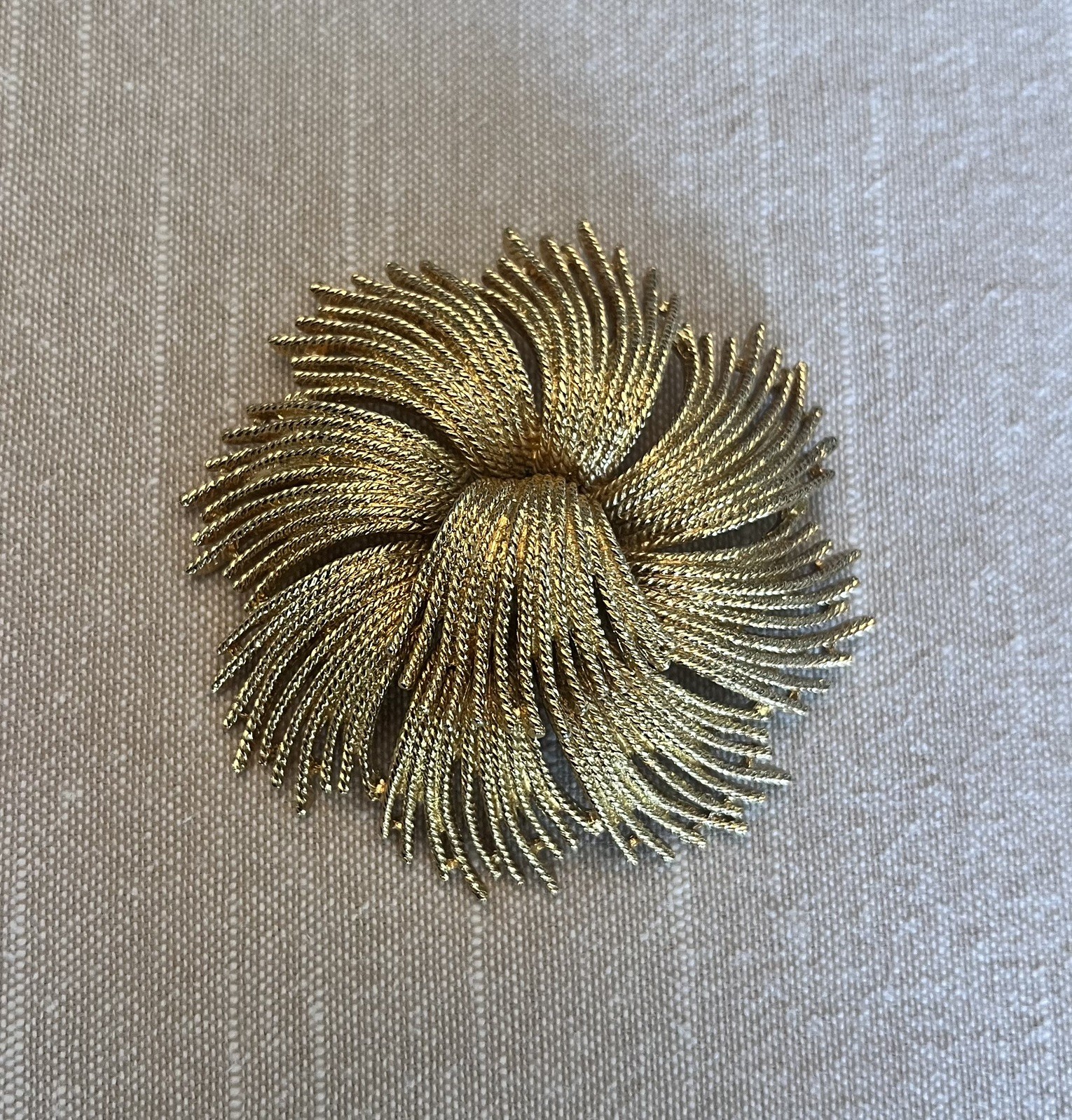 Vintage 1960s MONET Gold Tone Cordelia Book Piece Floral Brooch Earrings Set