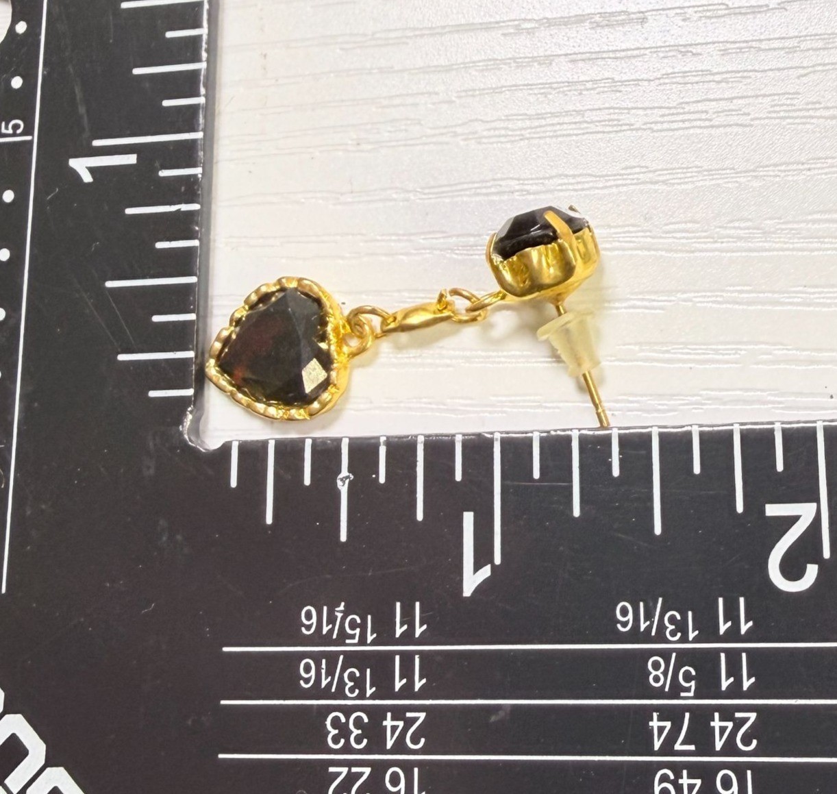 Vintage Faceted Black Heart Drop Earrings Gold Tone Dangle Elegant Classic Retro