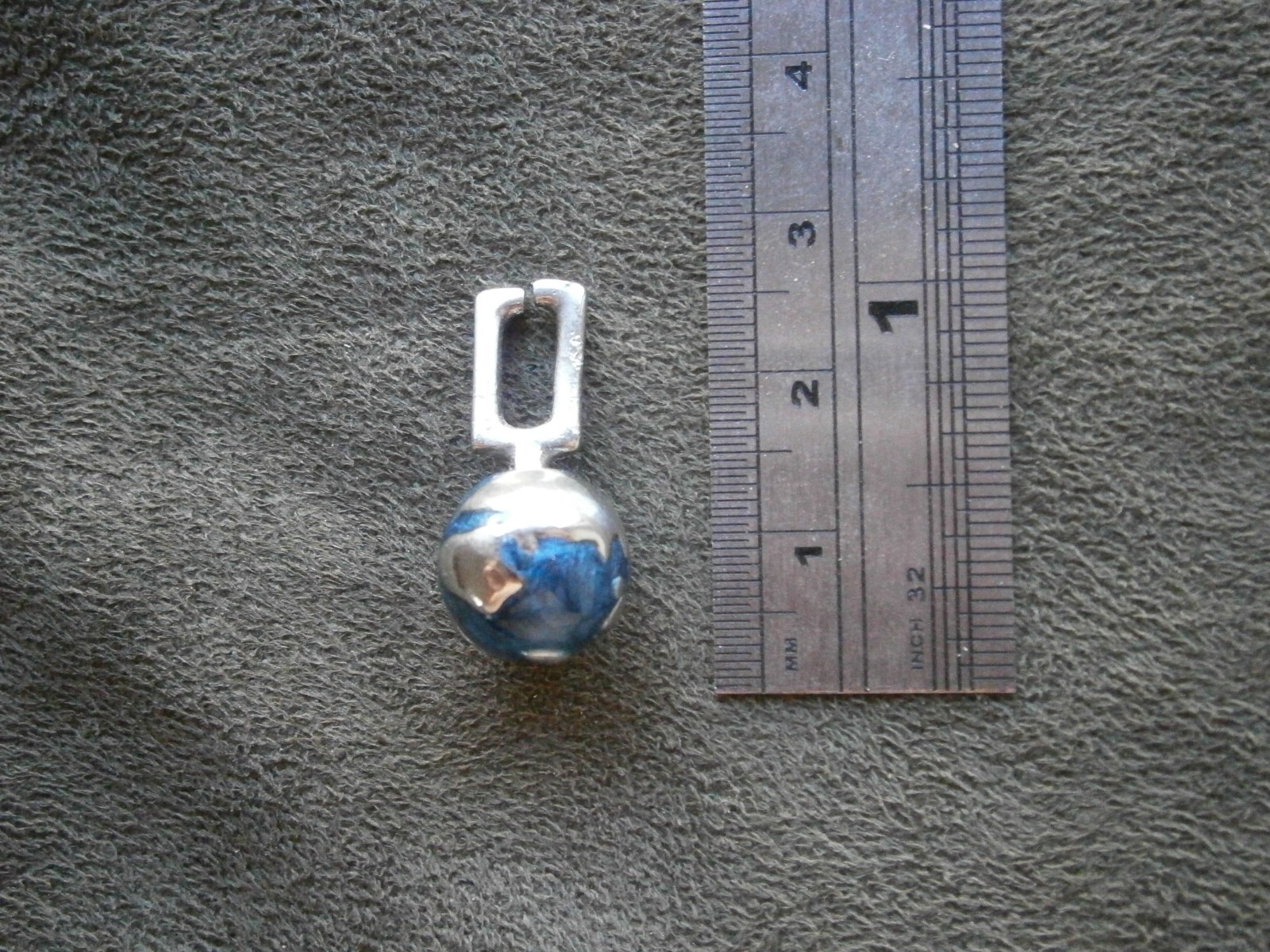 Globe Earth Vintage Silvertone & Enamel Bracelet Charm Pendant 6.7g ~ Large Bail