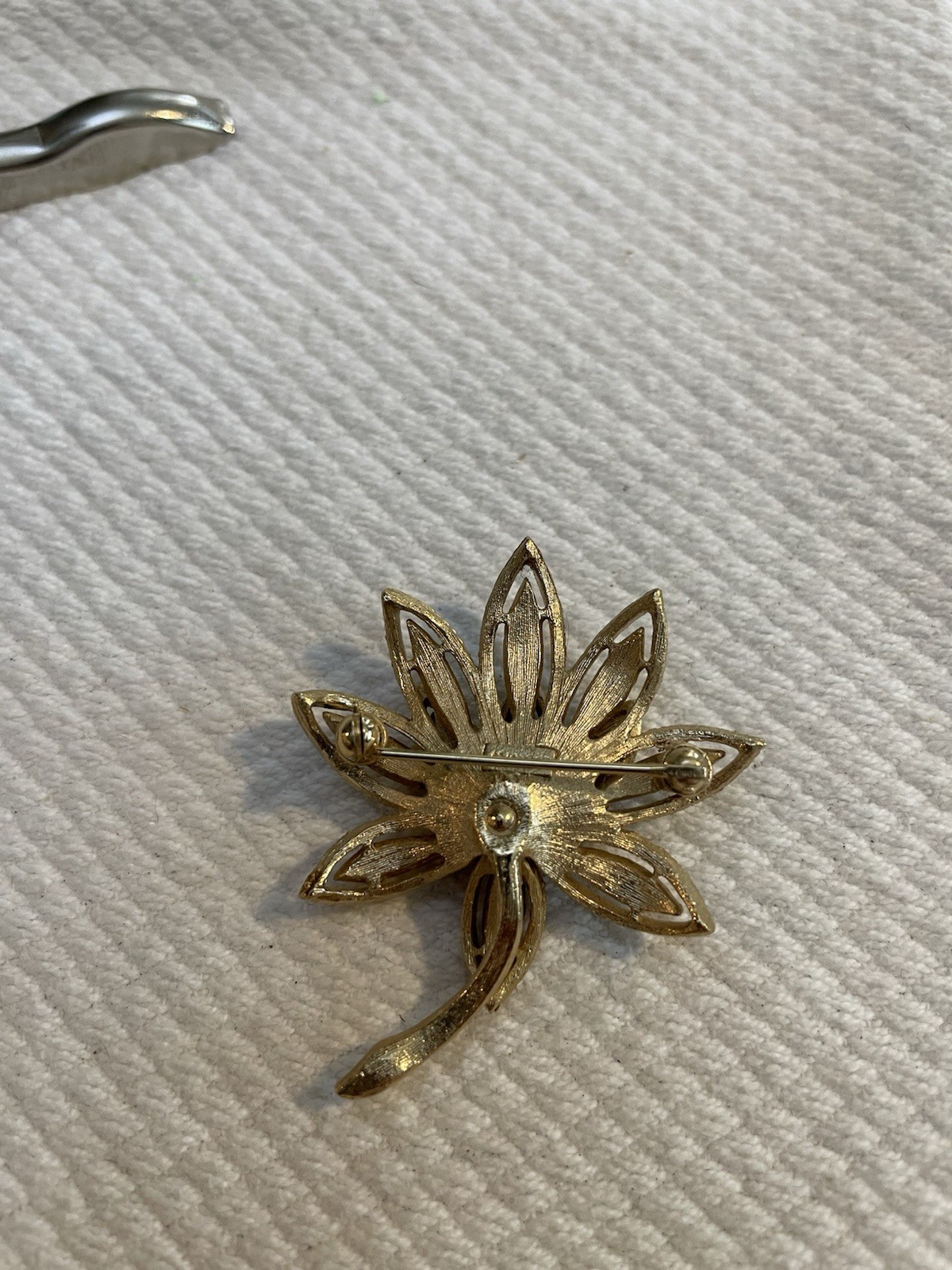 Avon Vintage 1971 Precious Pretender Pin