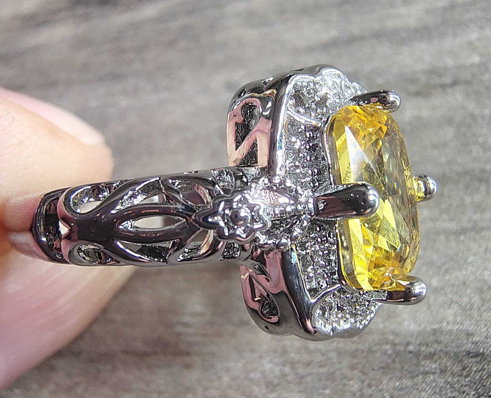 Vtg Sz 7 Costume Jewelry Ring Yellow Stone Silver Tone Business Casual Gift