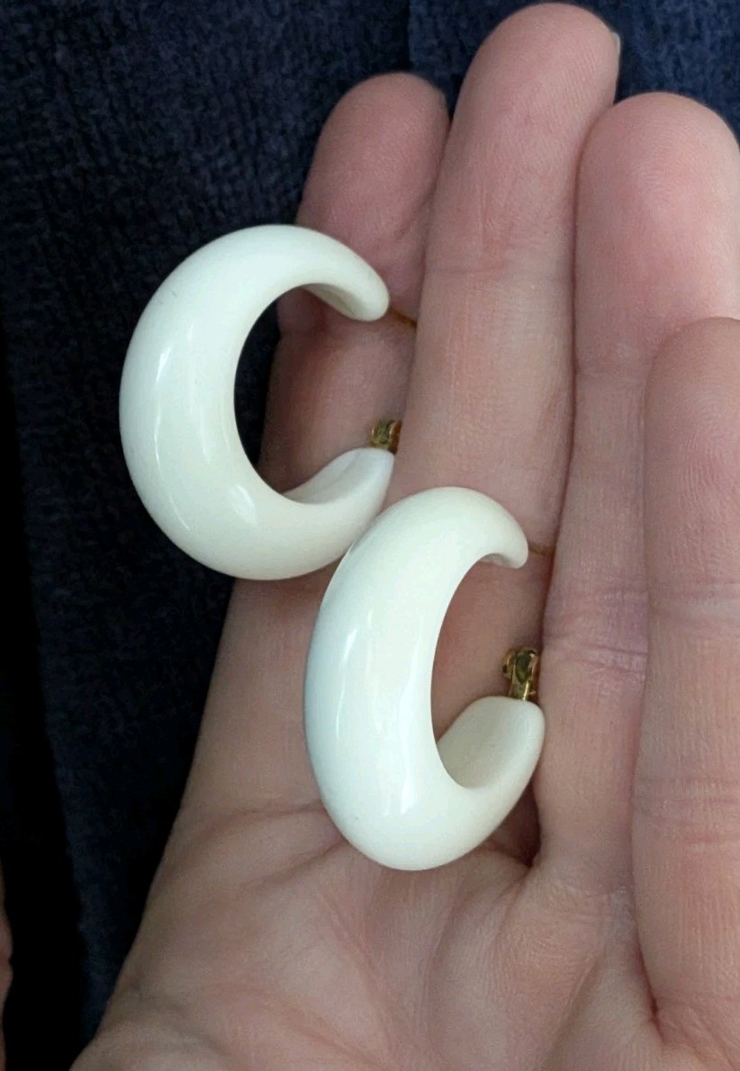 Vintage Classic TRIFARI Acrylic WHITE Hoop Gold Tone 1 ¼” Pierced Post Earrings