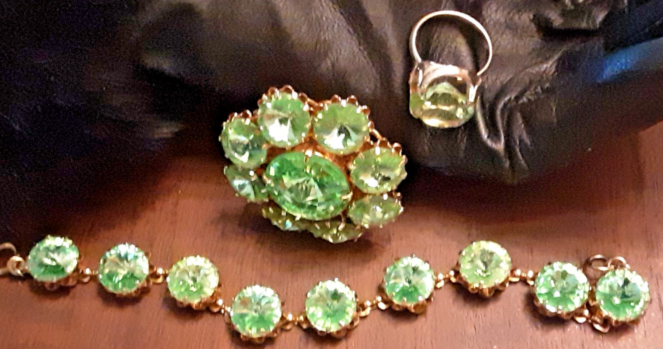 Vtg Light Green Rivoli Brooch, Bracelet, Ring Jewelry Set -Stunning!