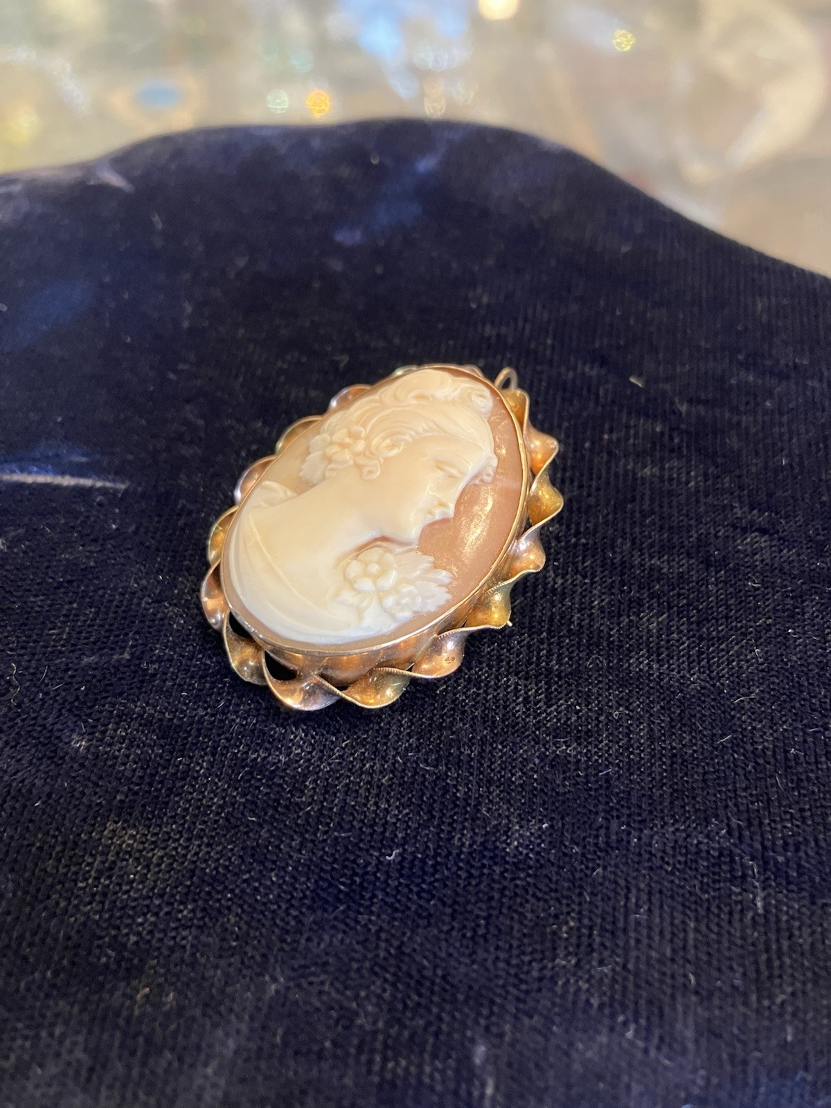 10k Yellow Gold Hand Carved Conch Shell Cameo Woman Facing Right Brooch Pendant