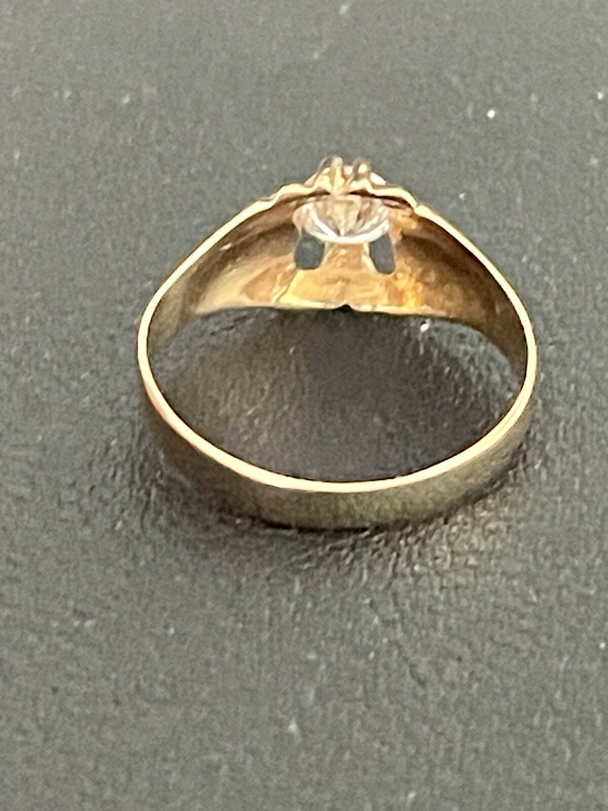 18KY 0.50 CTW Diamond Ring. Size 6.5 (I4)