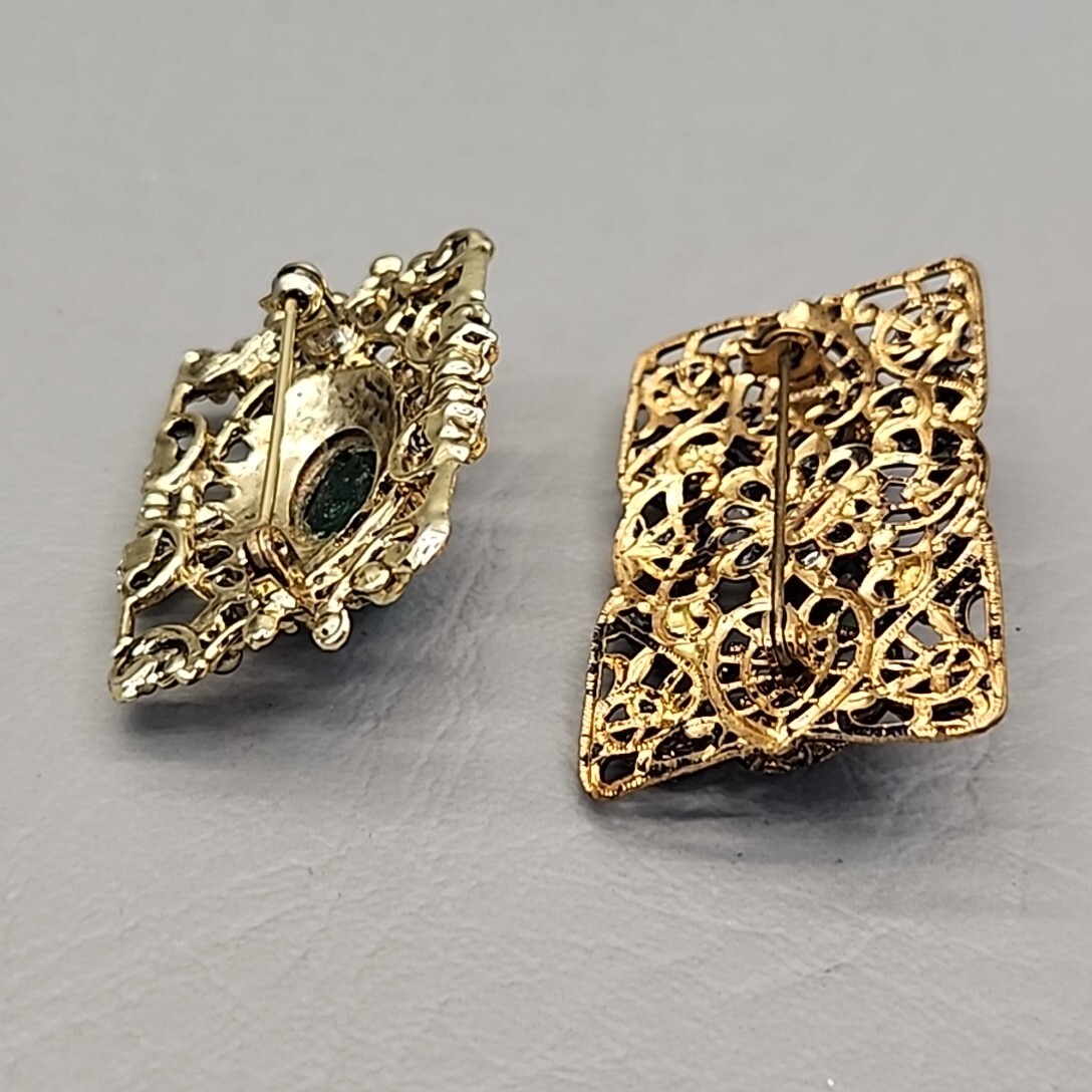 Vintage Brooch Lot of 2 Peking Glass Foil Confetti Oval Gold Tone Filigree
