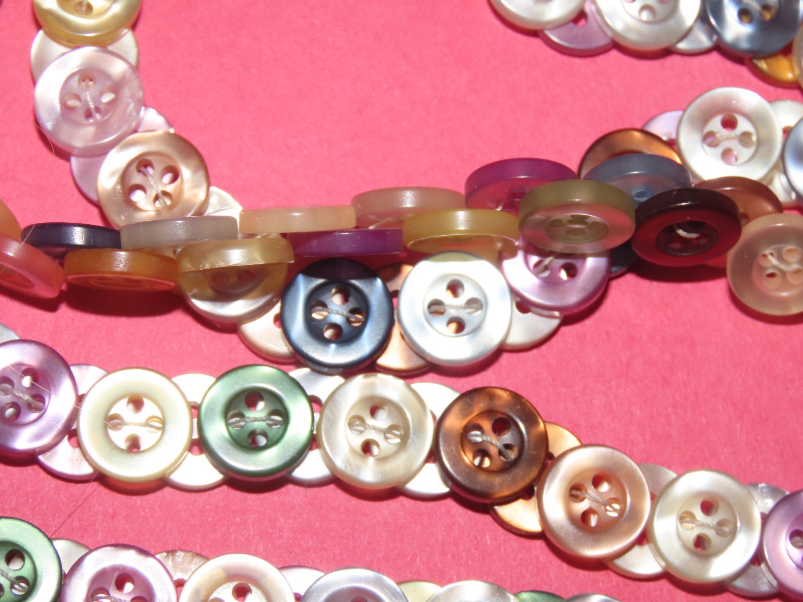 35″ PASTELS PEARL PLASTIC VINTAGE SEWING BUTTON STRAND NECKLACE MULTI COLOR