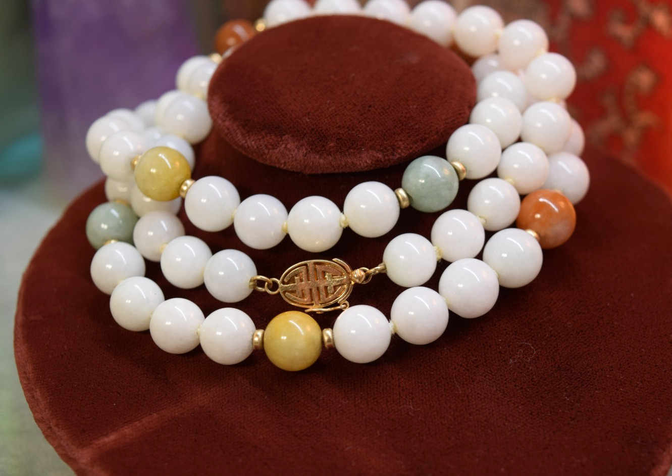 Vintage 14K Gold Red White & Green 9 mm – 10 mm Jade Bead Necklace 27″