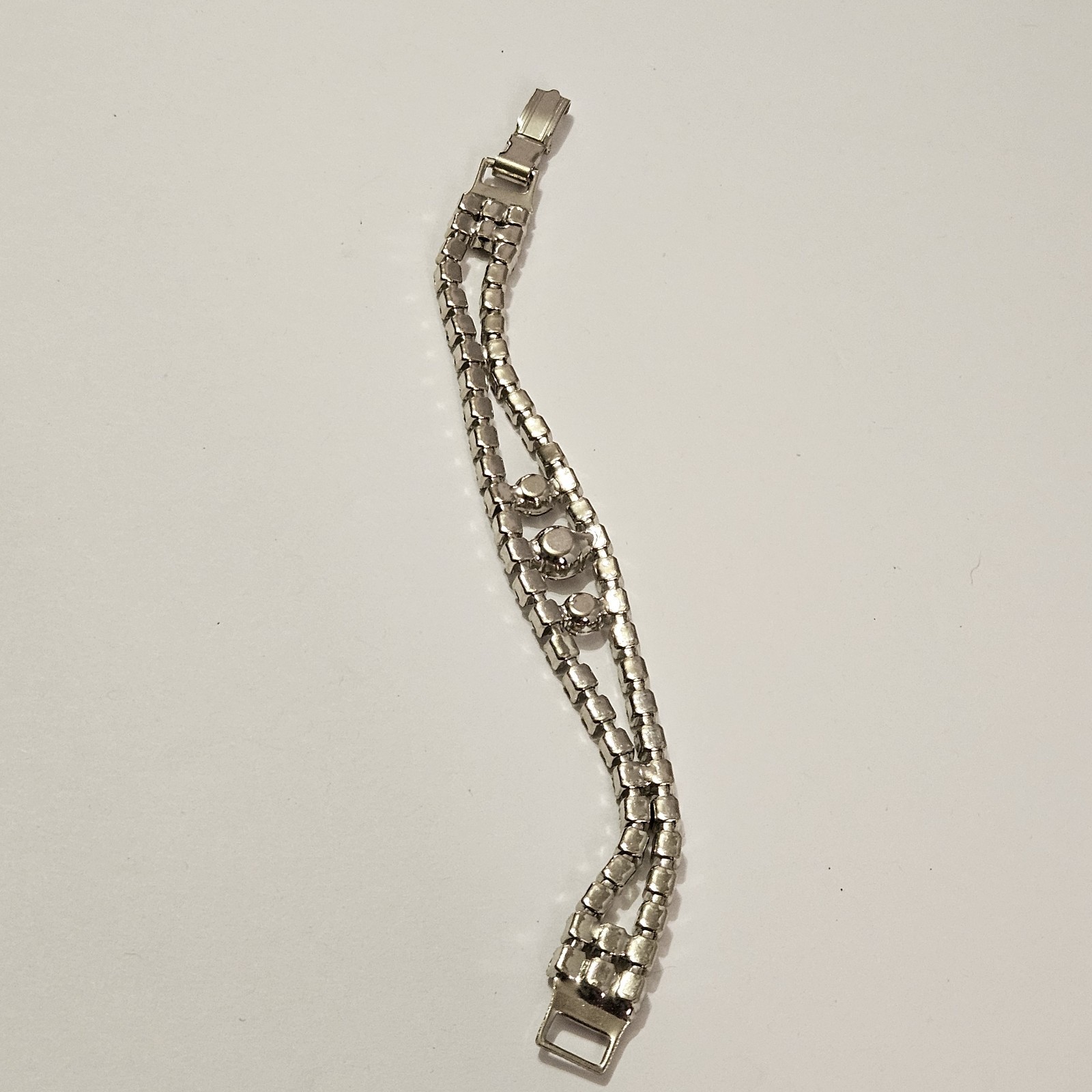 Elegant Vtg 7″ Rhinestone Bracelet 2 Rows Of Small Stones 3 Larger Center Stones