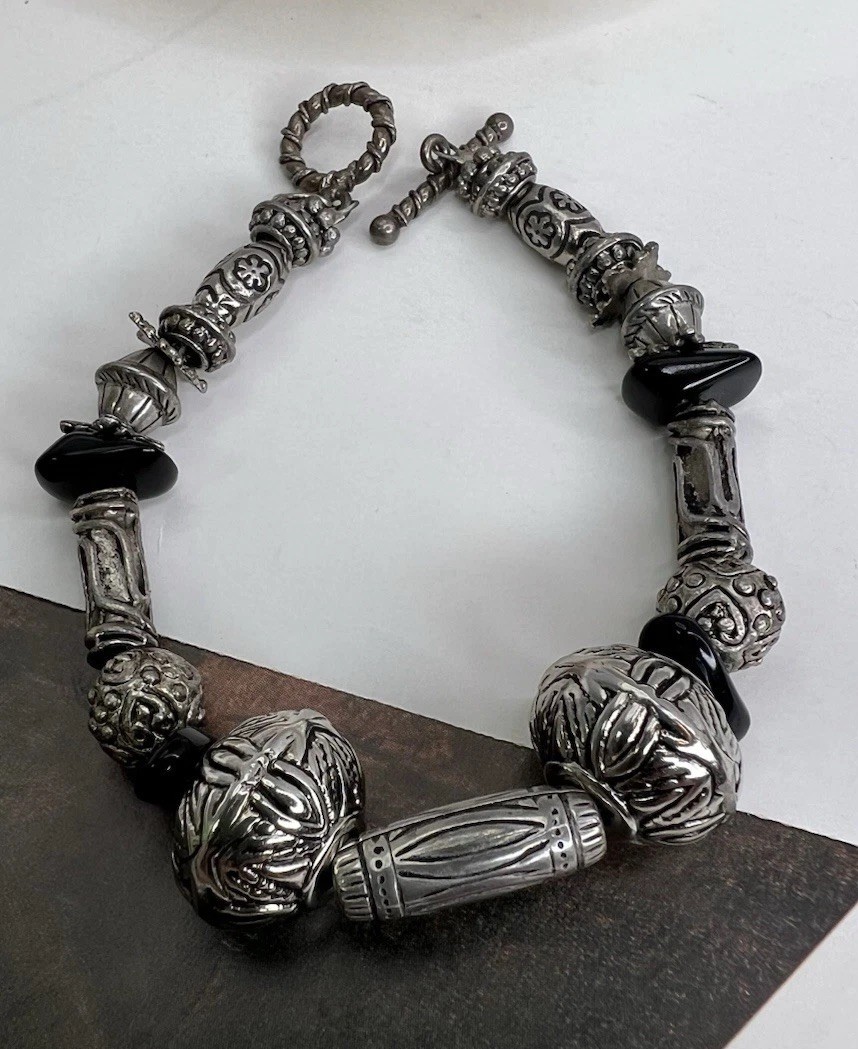 RETRO SILVER & BLACK TONE BEADED BRACELET WITH TOGGLE LOOP COSTUME JEWELRY 🖤