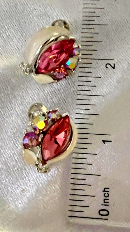 Vintage 1950 Lisner? Pink Rhinestone and White Enamel Parure. Stunning