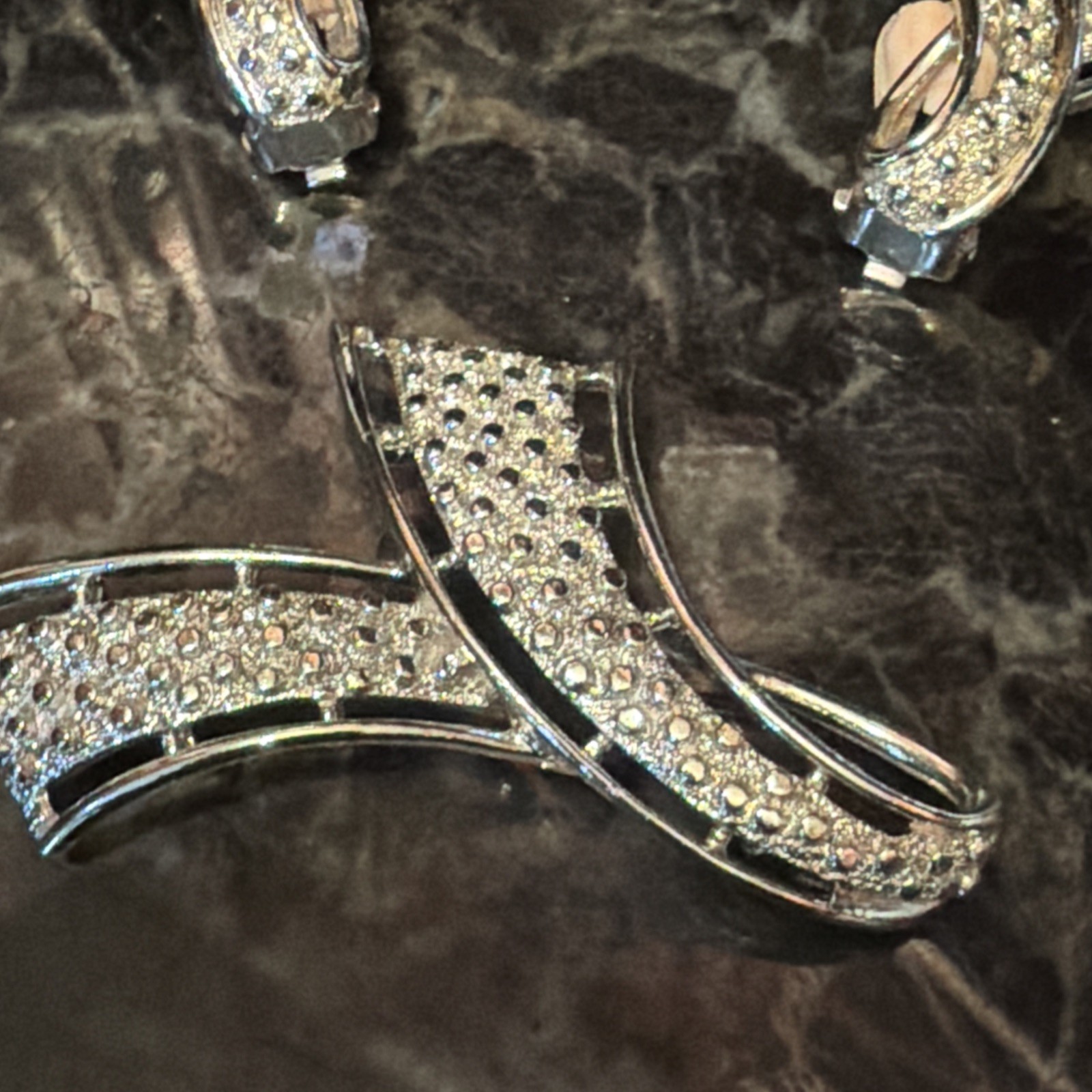Vntg EMMONS PAT PEND Brooch & Earring Set Textured Silver Tone Ribbon NOS 10/10
