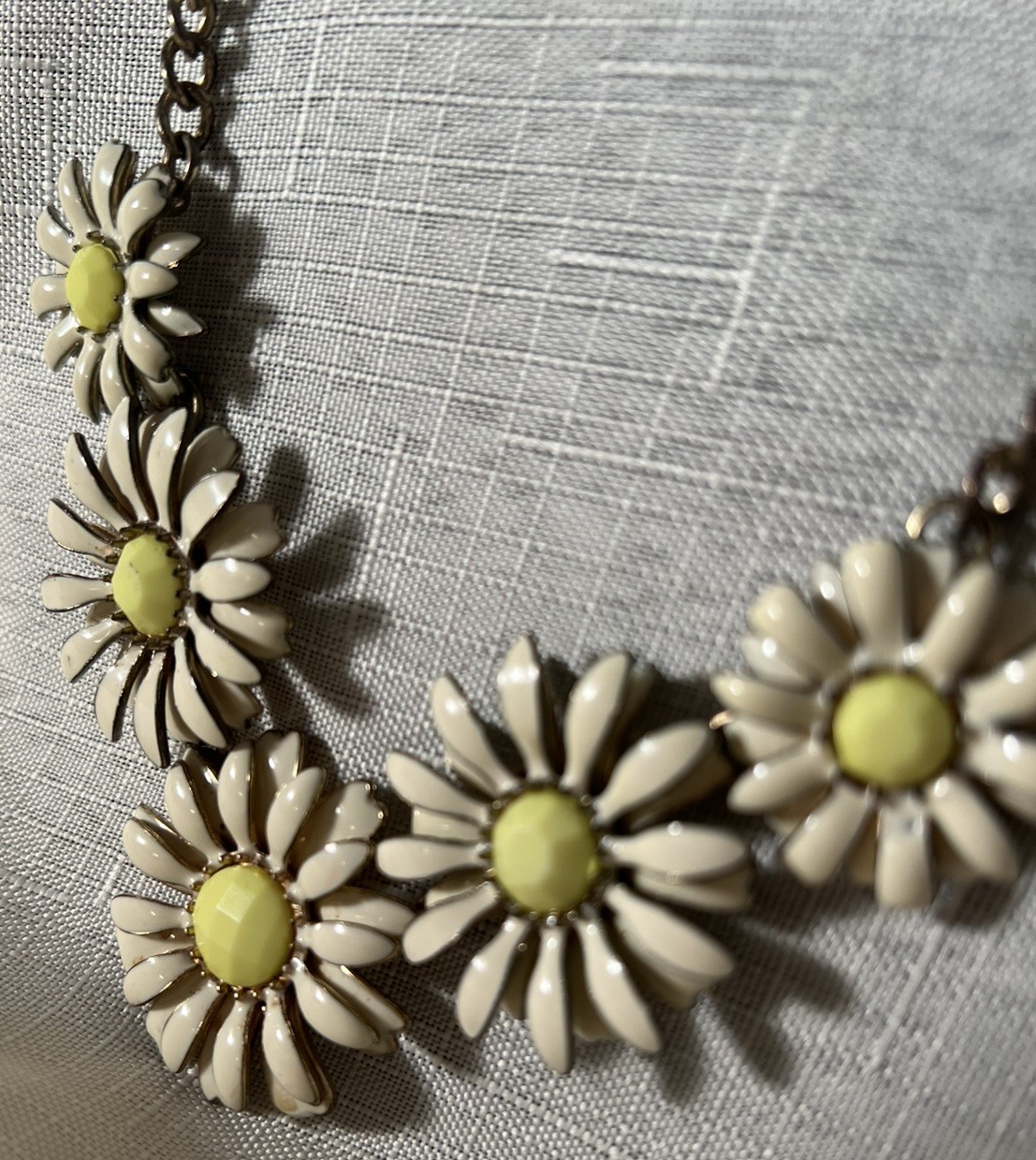 VTG Daisy Cluster Necklace l Cream & Yellow l Center Enamel l Gold Tone