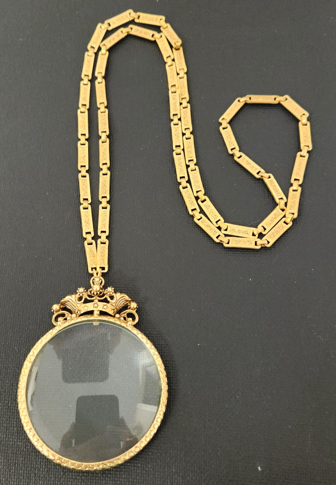Vintage Florenza Magnifying Glass Pendant Necklace Repousse Bar Link Chain