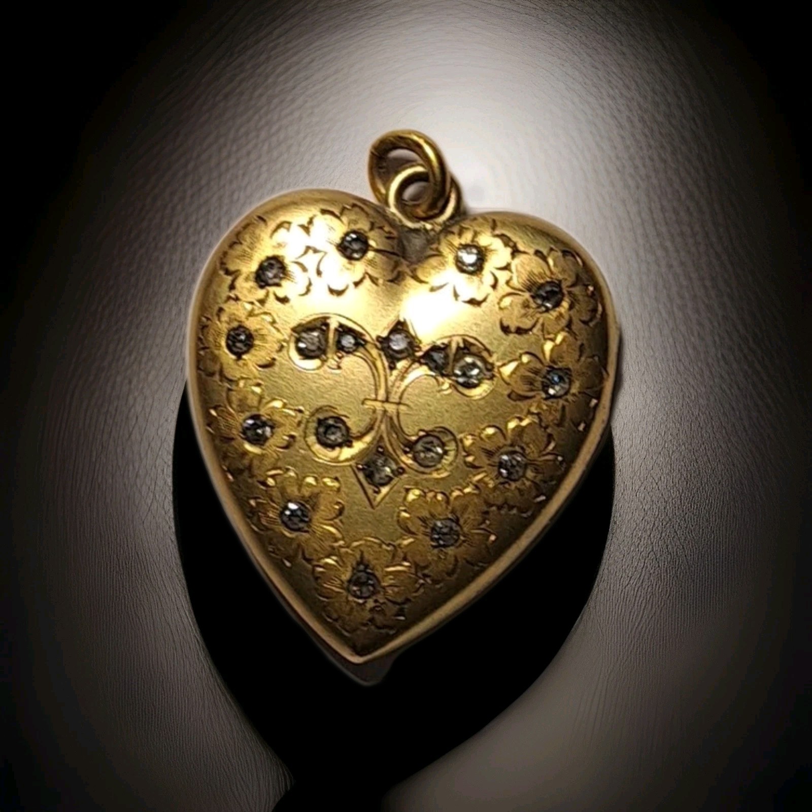Antique Victorian S&B Co. Etched Gold Filled Starburst Fleur De Lis Heart Locket