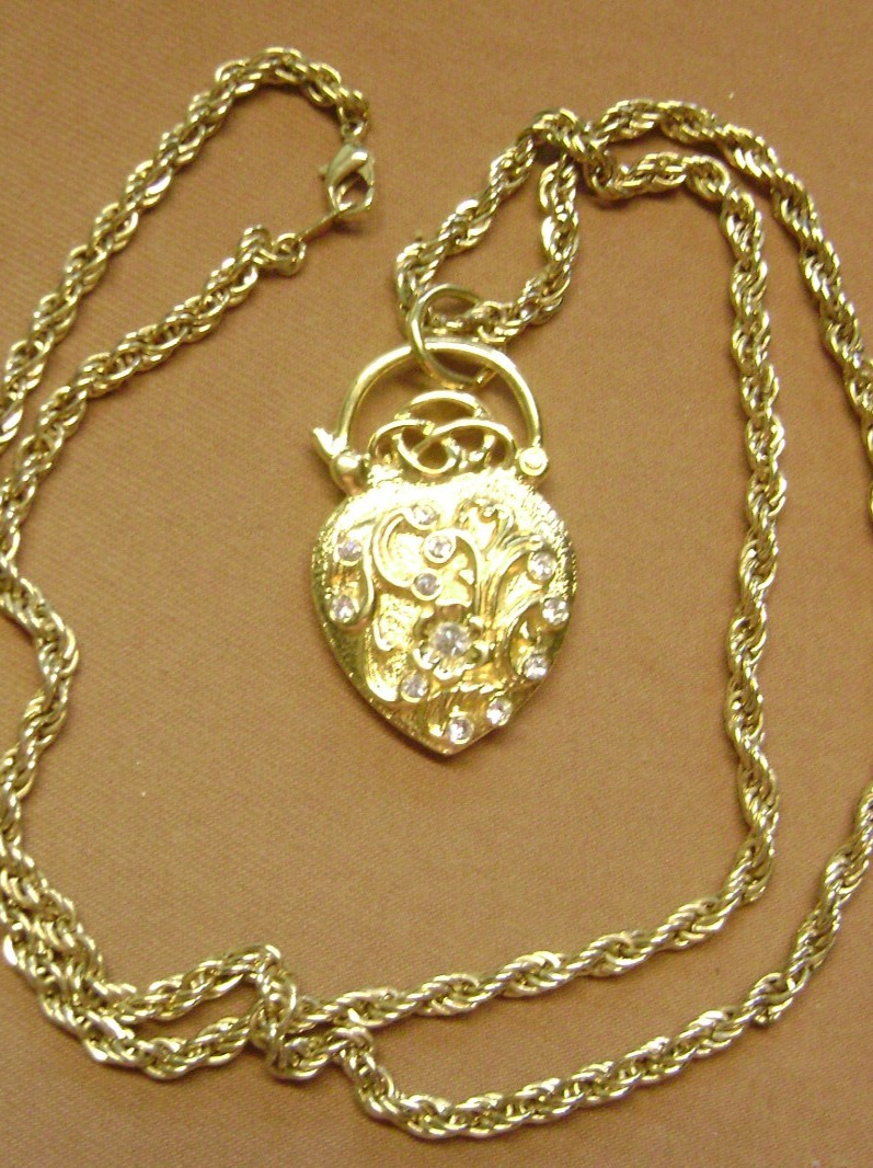 VINTAGE VICTORIAN INSPIRED SWIRL FLORAL RHINESTONE HEART PENDANT NECKLACE