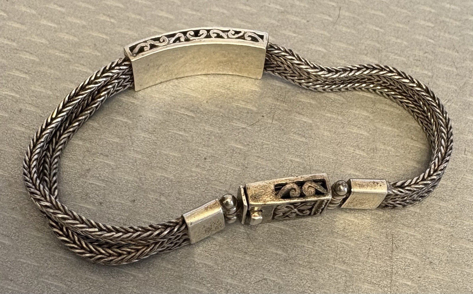 Vintage 925 Sterling Silver Bracelet Triple Wheat Chain Center Medallion 7.5″