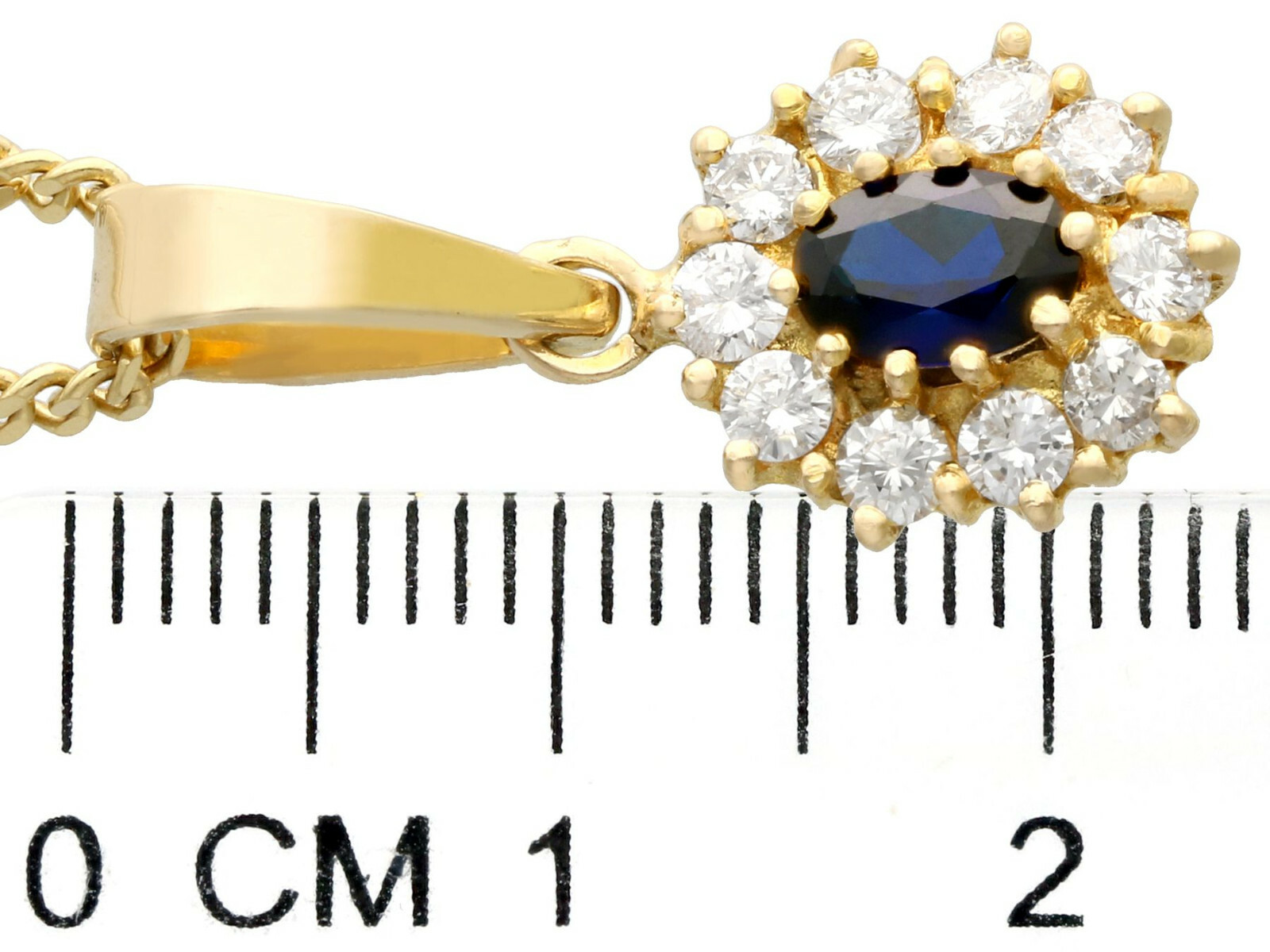1980s Vintage 0.62 Ct Sapphire 0.35 Ct Diamond 18k Yellow Gold Cluster Pendant