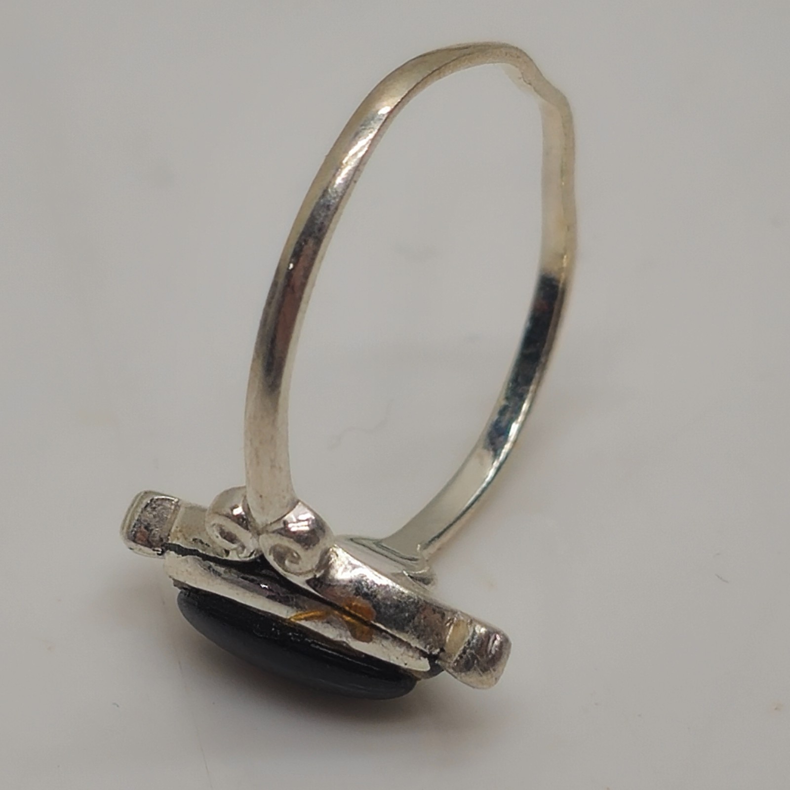 Sterling Silver 925 Black Oval Cabochon Ring Size 6 1.52g Vintage Style