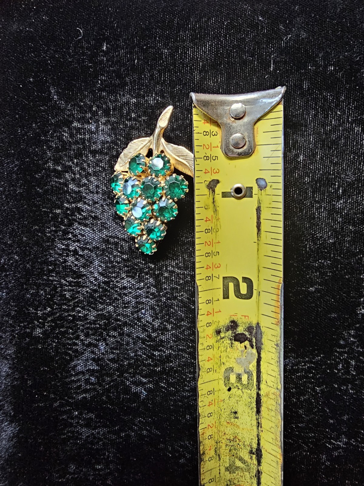 Estate Grape Cluster Brooch Green Rhinestones Gold Tone Prong Set Mcm Pin