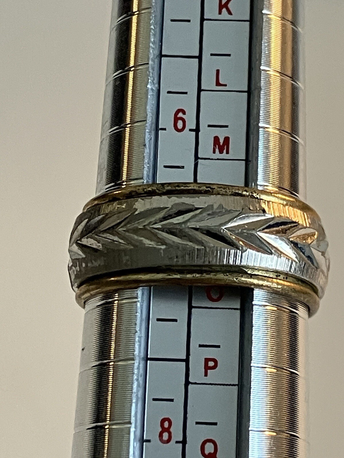 Vintage 18k HGE Stamped Gold Plated Band Ring Sz 6 3/4” Silver Tone Design