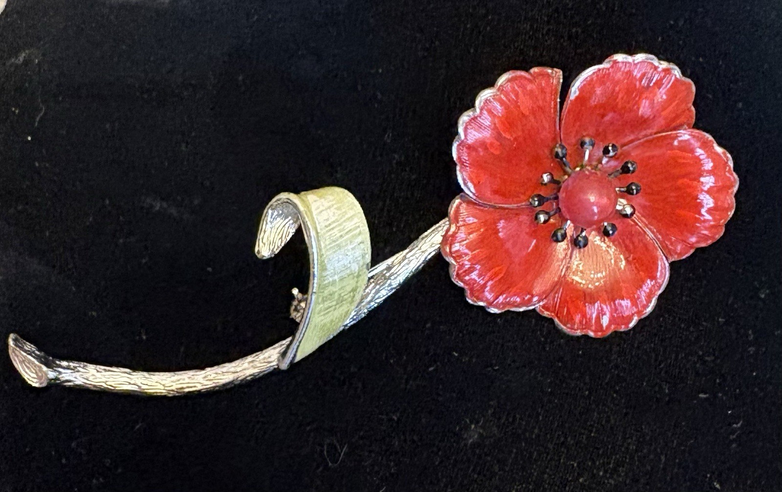 Vintage 60s Enamel Flower Power Brooch Long Stem Red Poppy Silvertone 4.25″