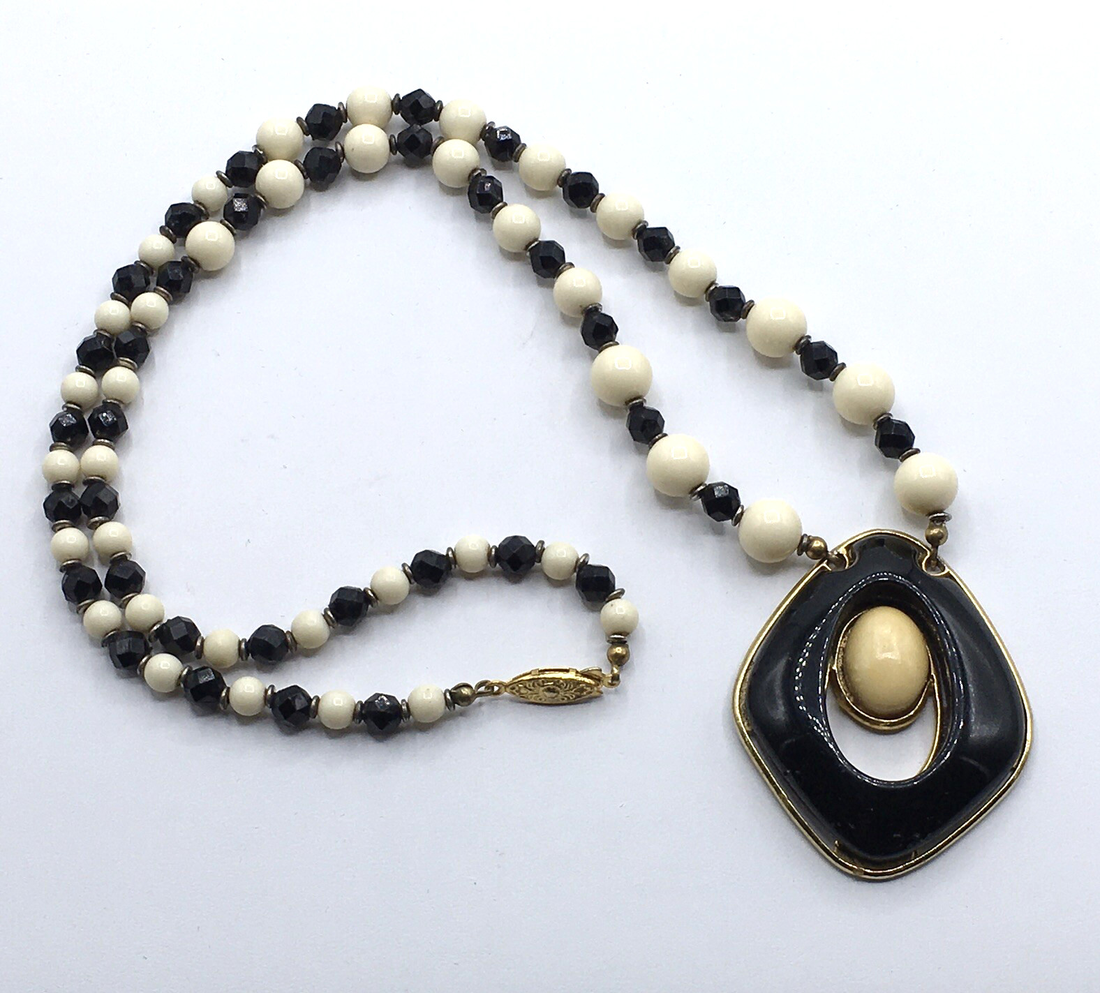 Vintage Black & Off-White Plastic Bead Beaded 24″ Necklace Fish Hook Clasp Japan