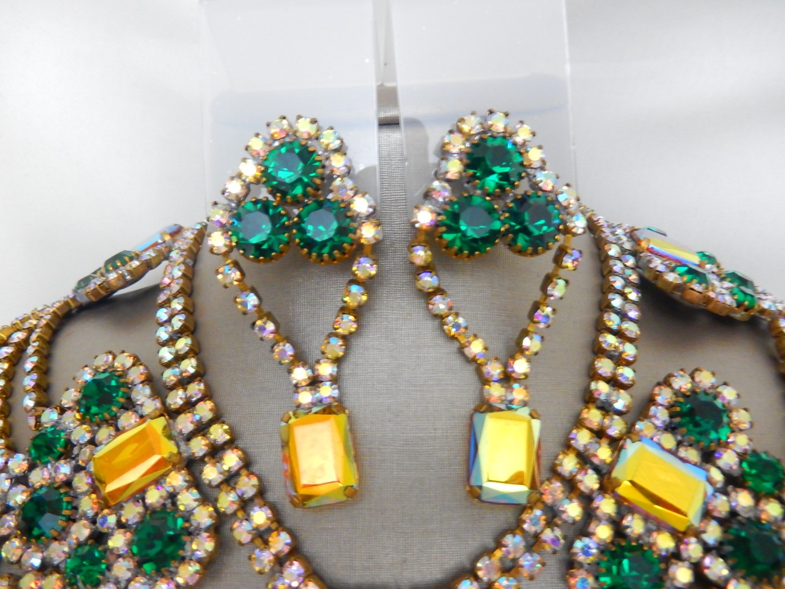 VINTAGE CZECH MAGNIFICENT RHINESTONE GREEN GOLD AB FESTOON NECKLACE EARRINGS SET