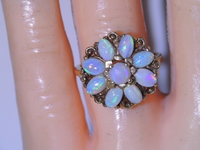 VINTAGE 14K YELLOW GOLD MULTI FIRERY OPAL STONE RING FLORAL DESIGN sz 6