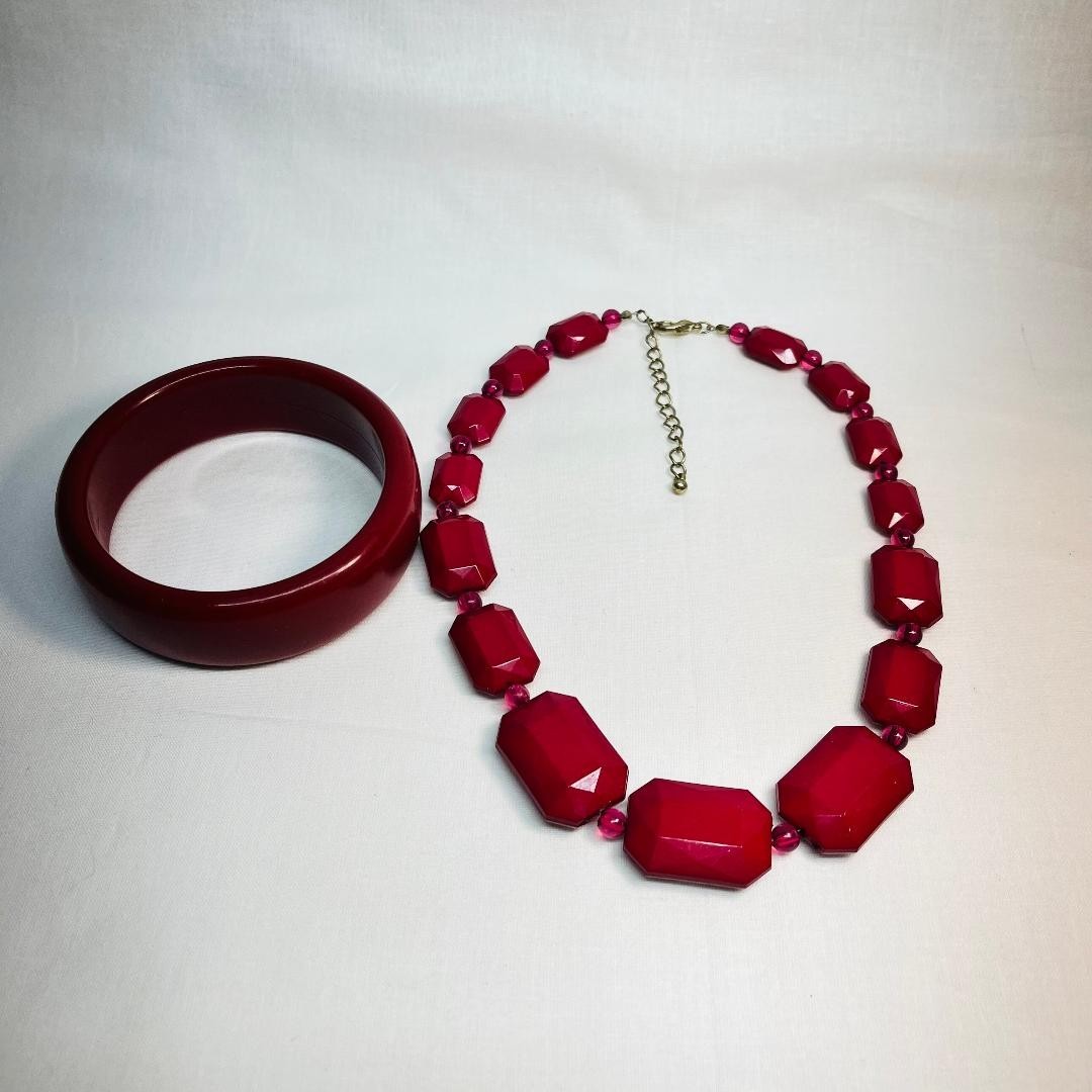 VINTAGE Burgundy Bangle Bracelet 16 in Necklace Lobster Claw Safety Clasp Chain