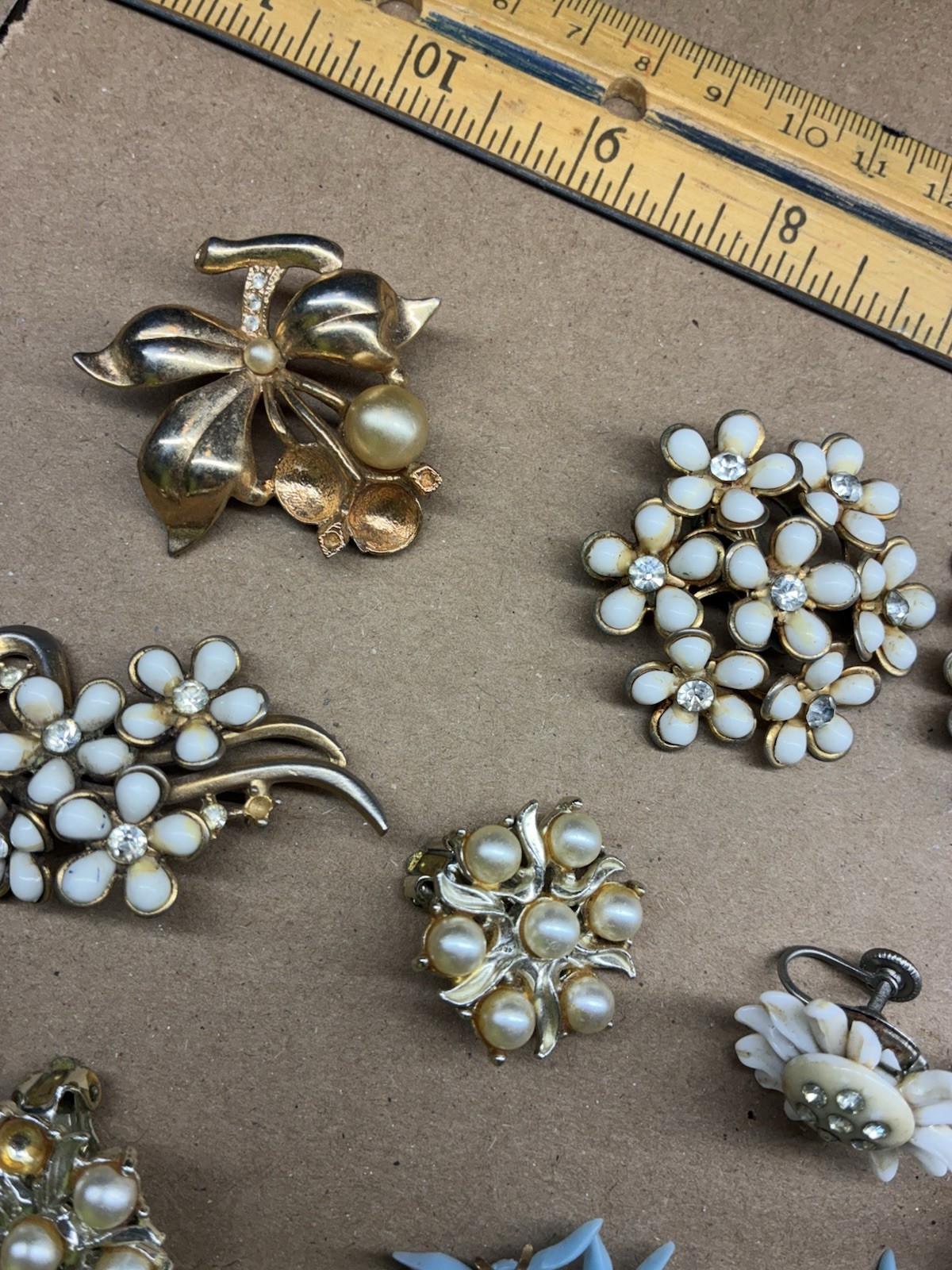 vintage flowers leaves 60’s – 80’s earrings lot brooch
