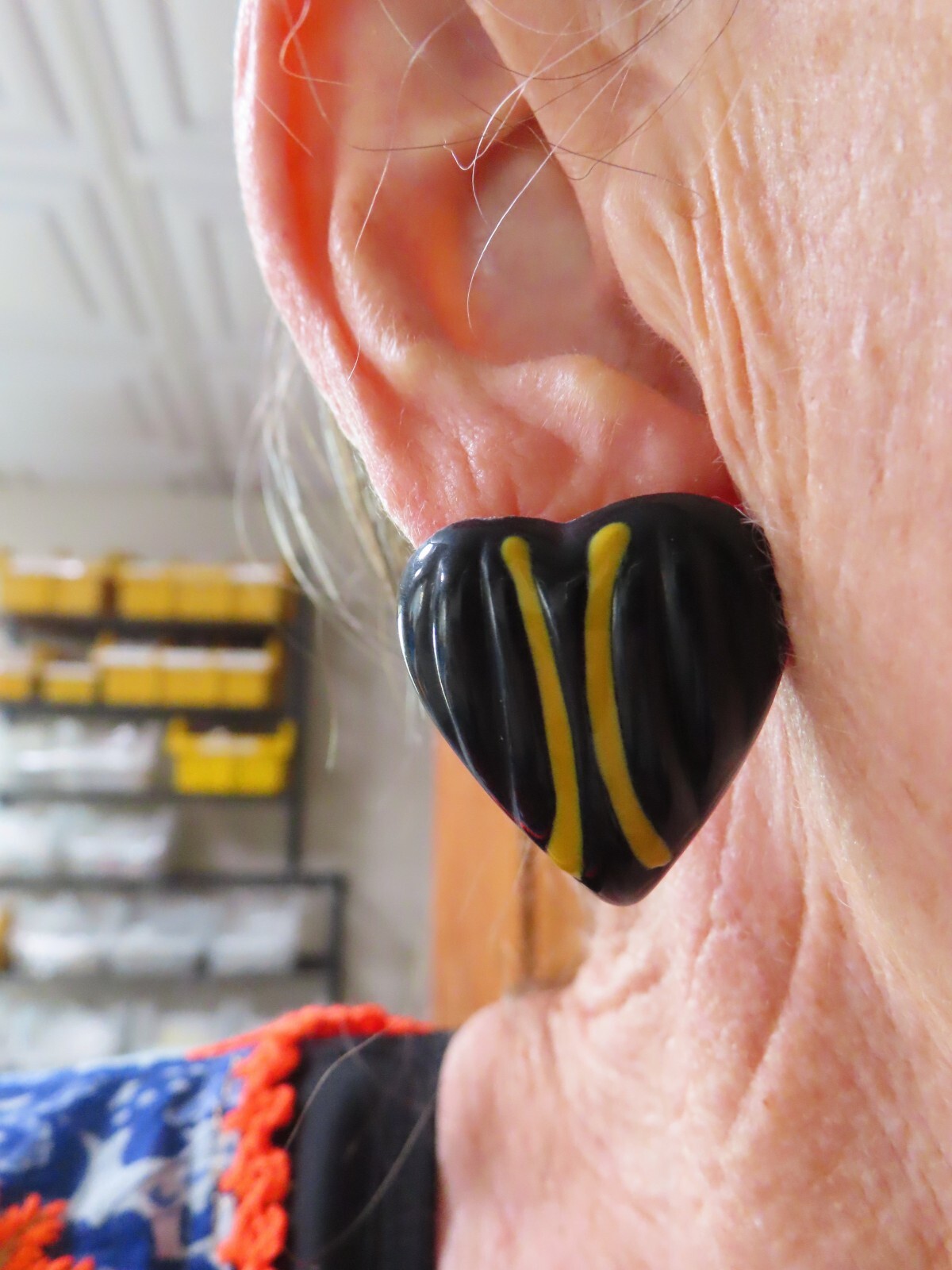 Vintage 1980’s Black & Yellow Heart Motif Pierced Earrings