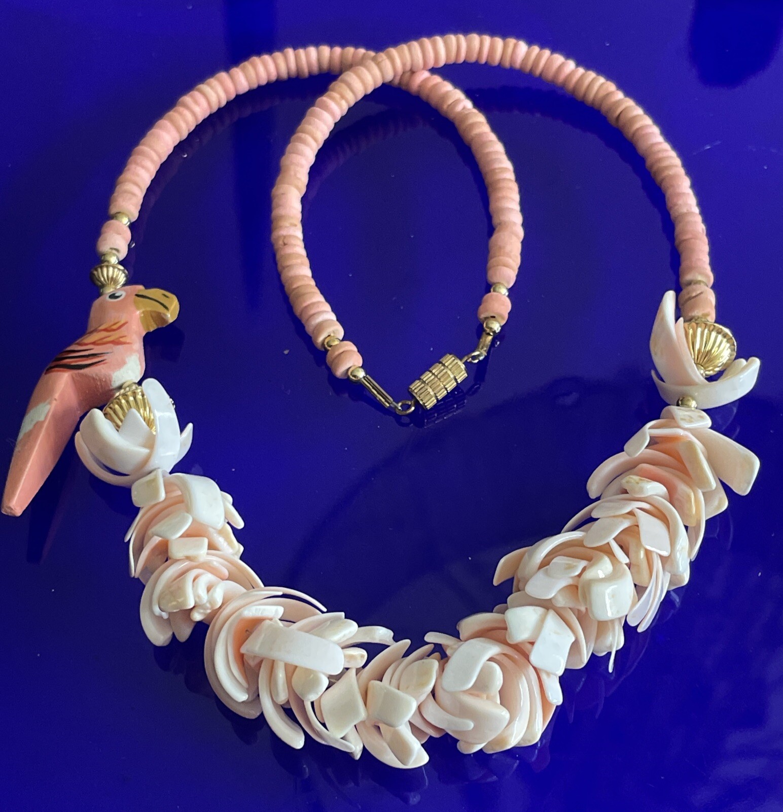 Vintage Peach & White Natural Sea Shell & Fun Parrot Beach Wear 23″ Necklace Z29