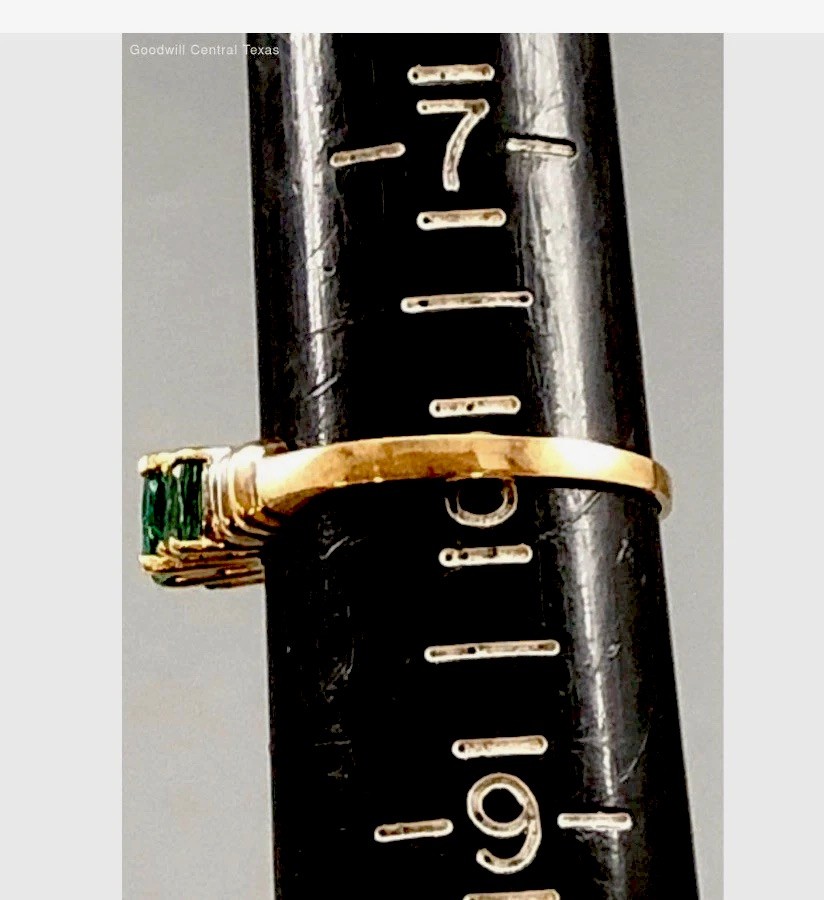 Beautiful 3 Emerald 10k solid gold ring size 8
