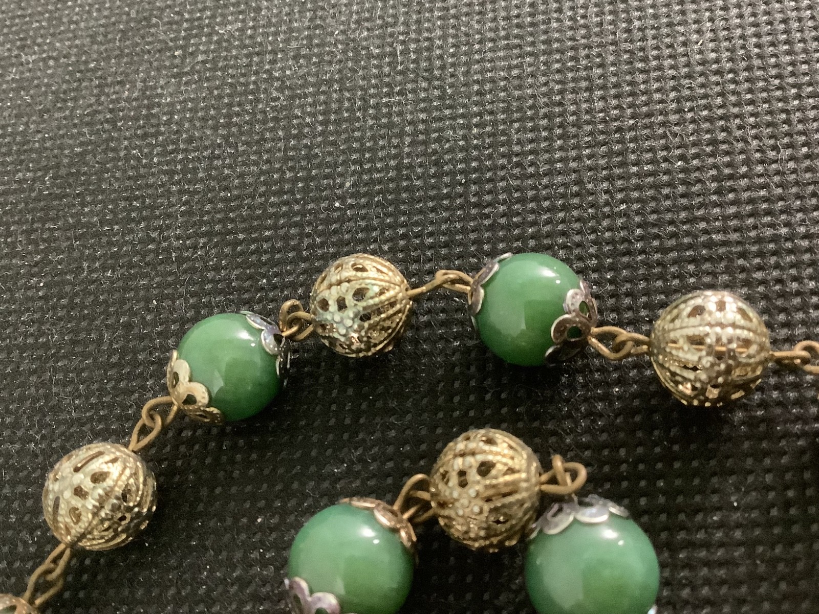 Vintage Art Deco vivid green Jade station beaded necklace 18″