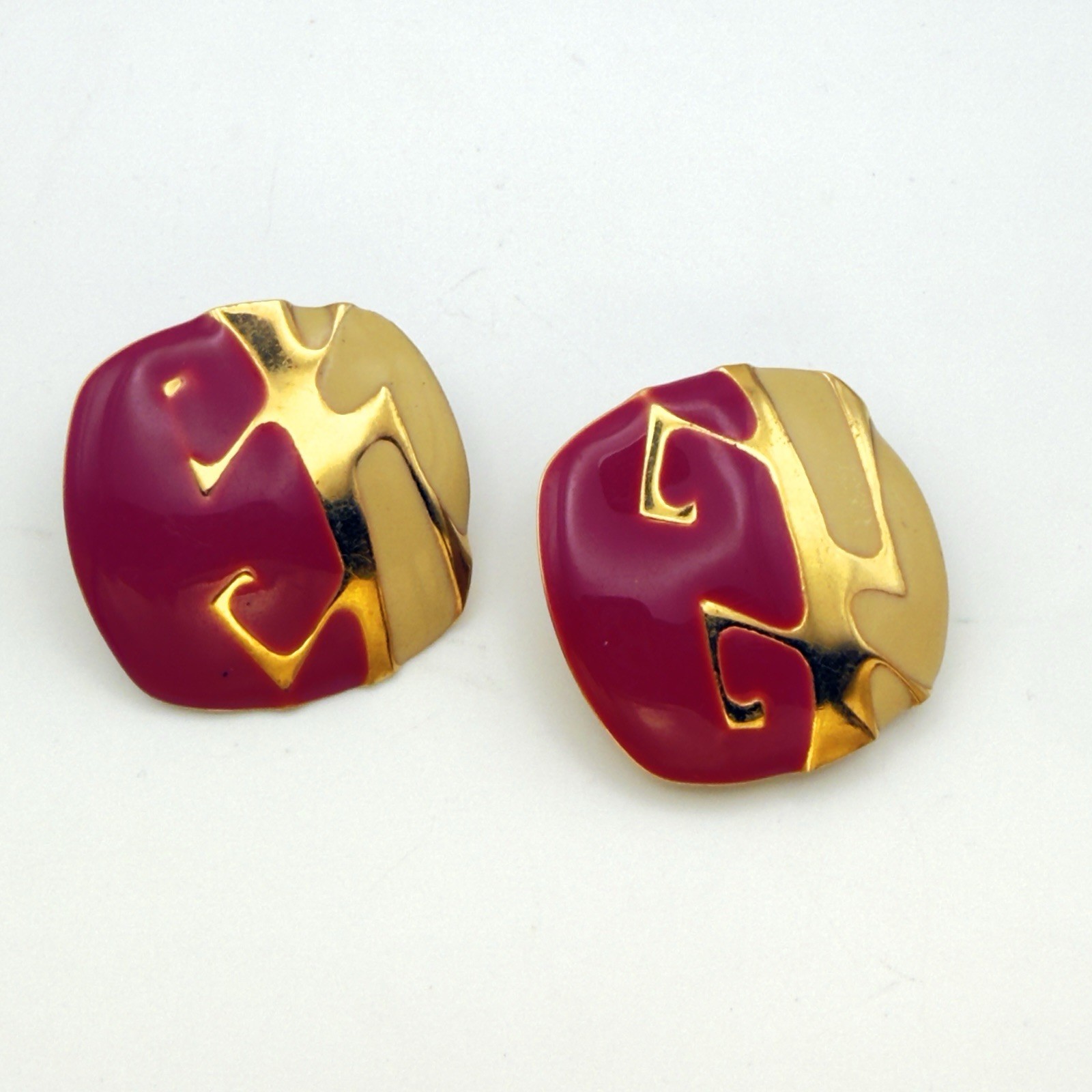 Vintage 80s Abstract Enamel Clip On Earrings Magenta Berry Gold Tone Statement