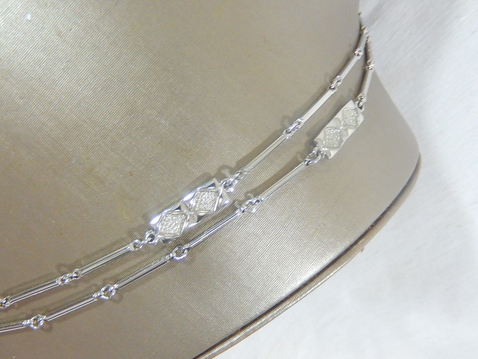 VINTAGE MONET LONG SILVER TONE BAR LINK WITH TEXTURED STATIONS 50″ NECKLACE
