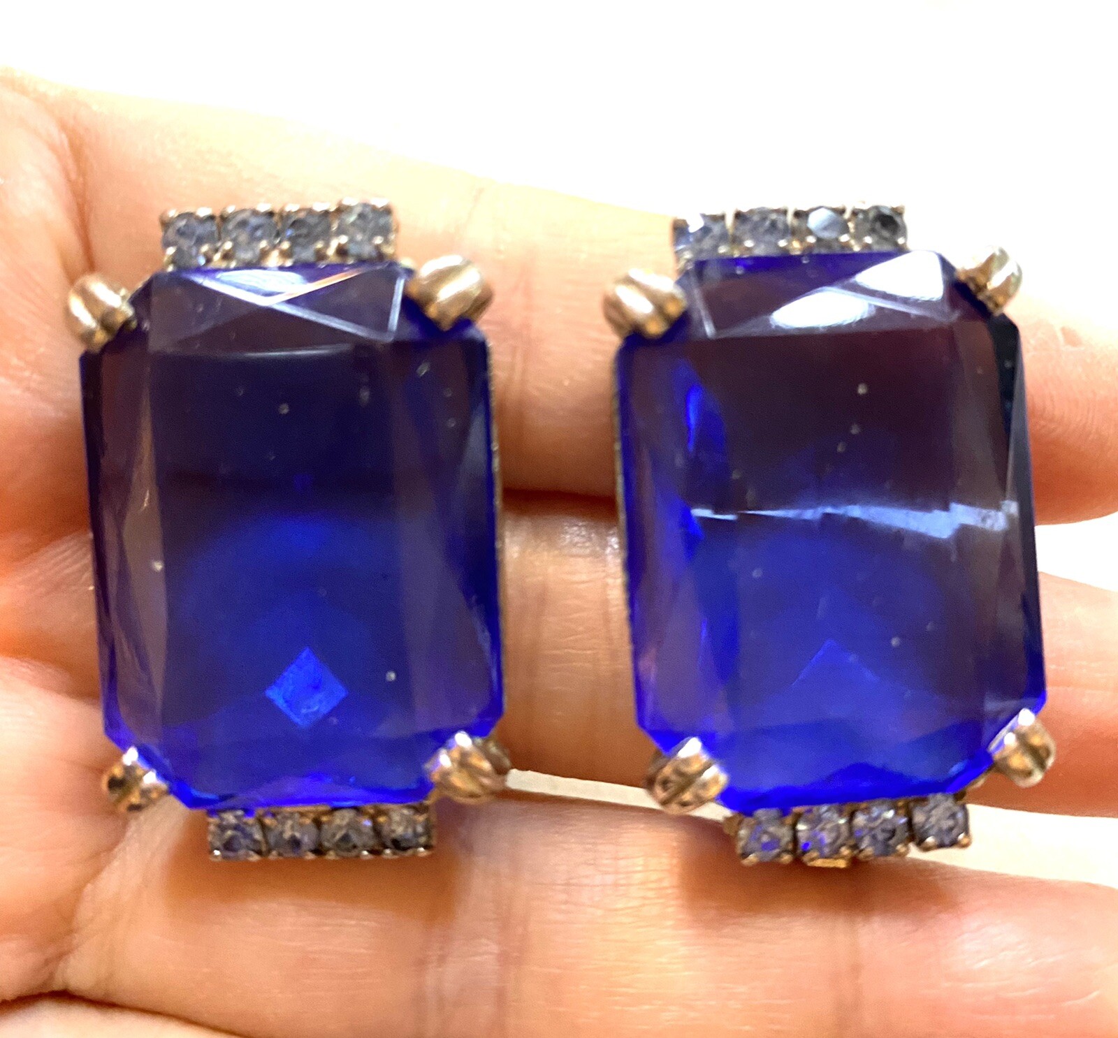 1.53 Vintage earrings, silver tone, large sapphire crystals
