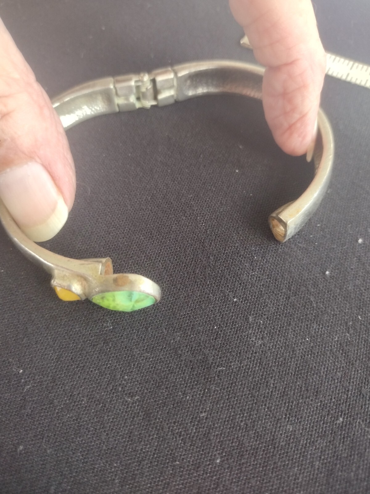 Sterling Silver Vintage Hindged Bracelet. 64 grams