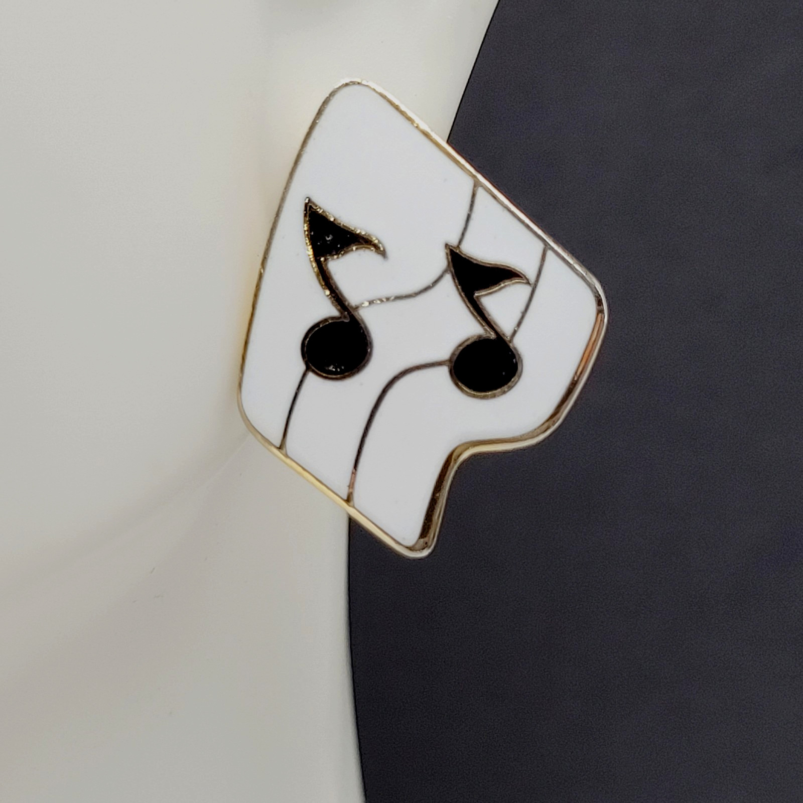 Musical Note White Black Enamel Gold Tone Pierced Stud Vtg Earrings Discovery