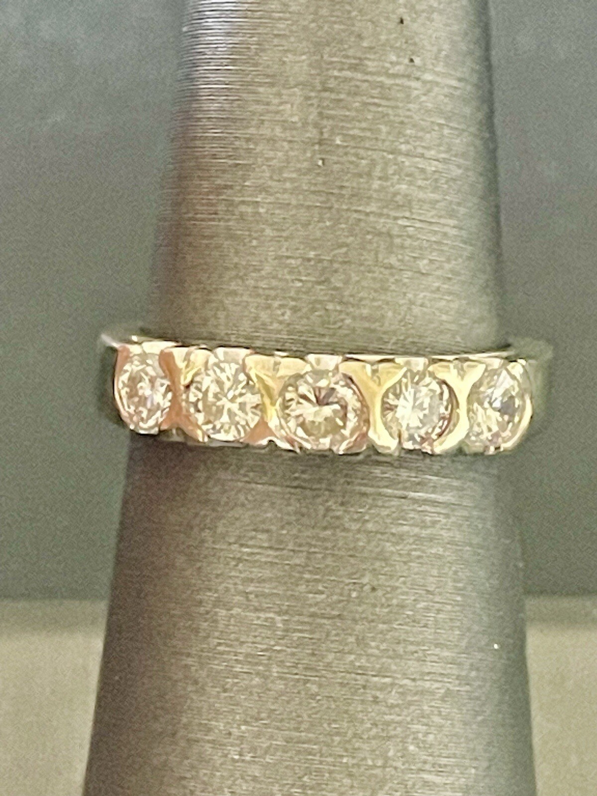 14k White Gold 1.00 ctw 5 Stone Diamond Band (H29)