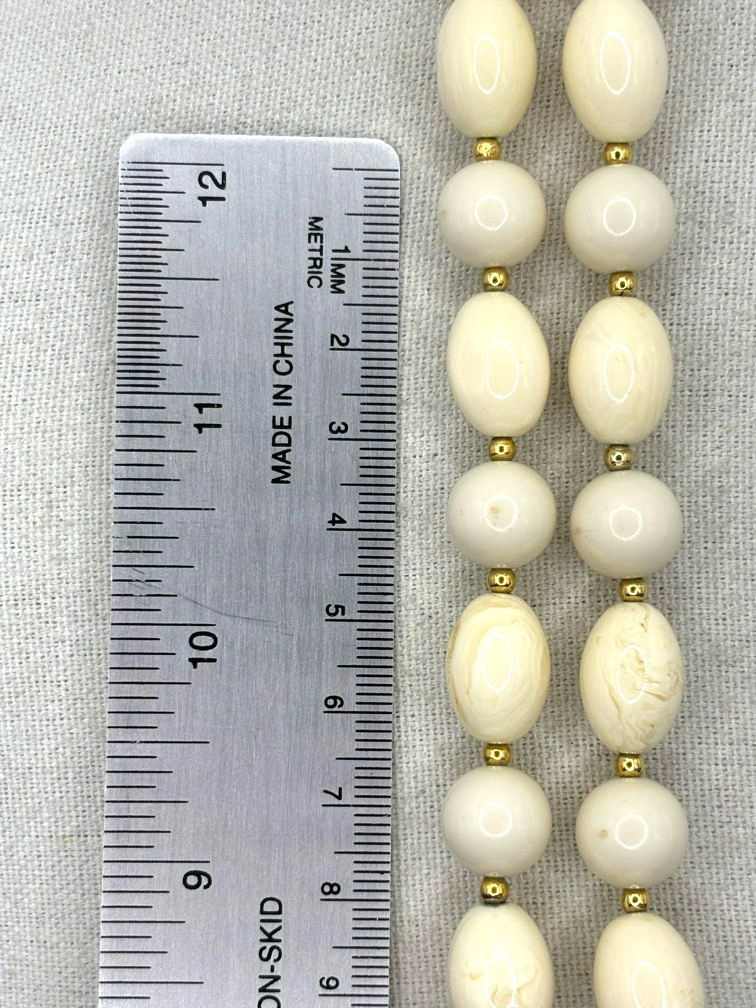 Vintage Ivory Marbled Cream And Gold Beaded Diamond Shaped Slab Pendant Necklace