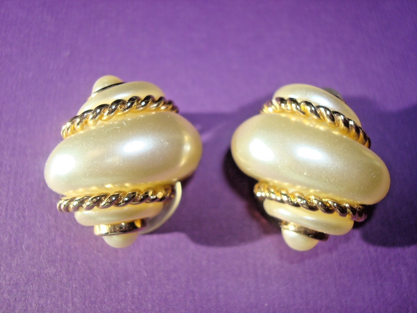 VTG.SIGNED”REPLICA”Made in ITALY NAUTILUS,SHELL,SNAIL F/PEARL EARRINGS GOLD/Plt.