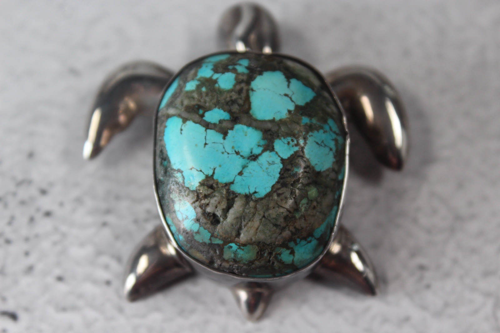 Vintage South Western Sterling Silver Large Turtle Pin/Pendant with Stone