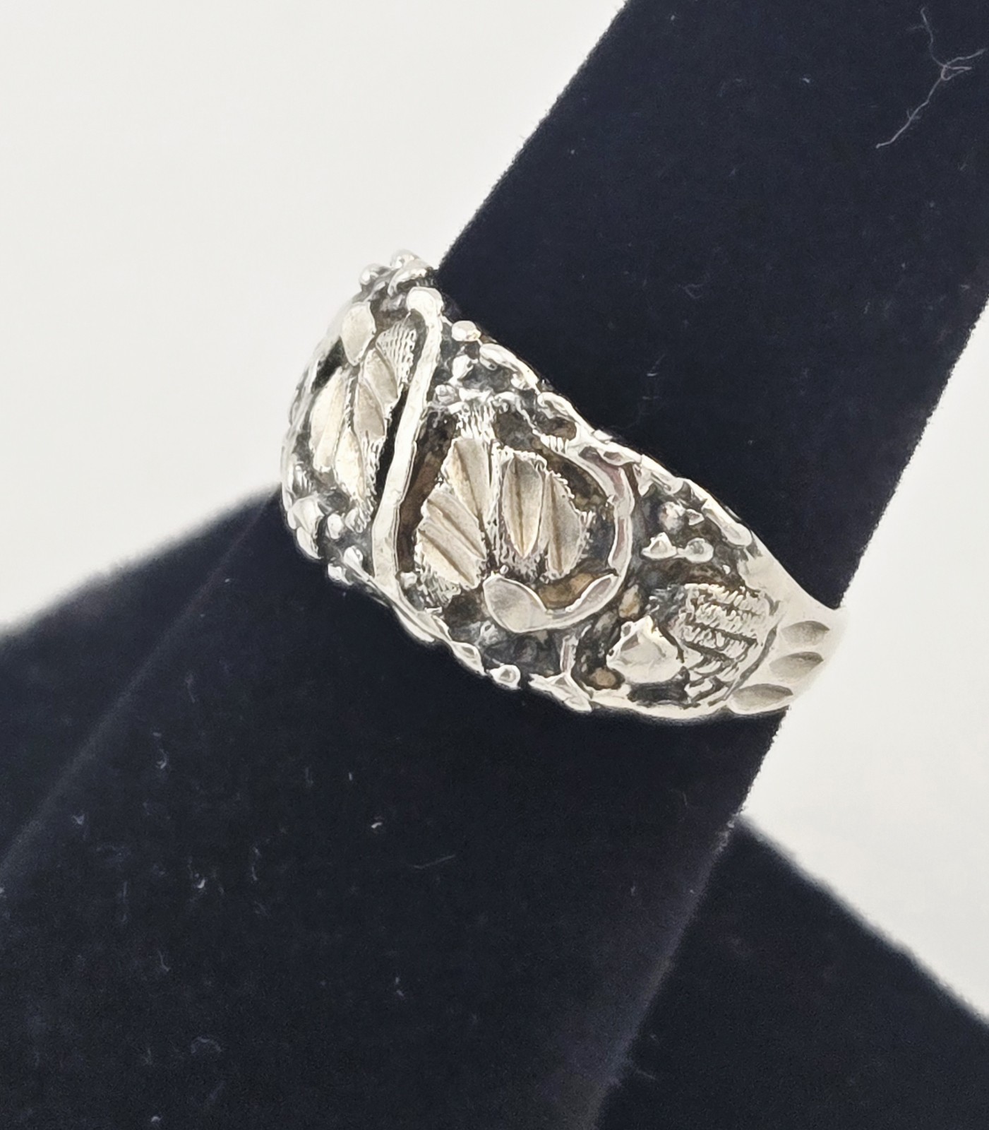 VTG Black Hills Gold Sterling Silver Leaf Floral Band Nature Ring Size 6.5 3.4g