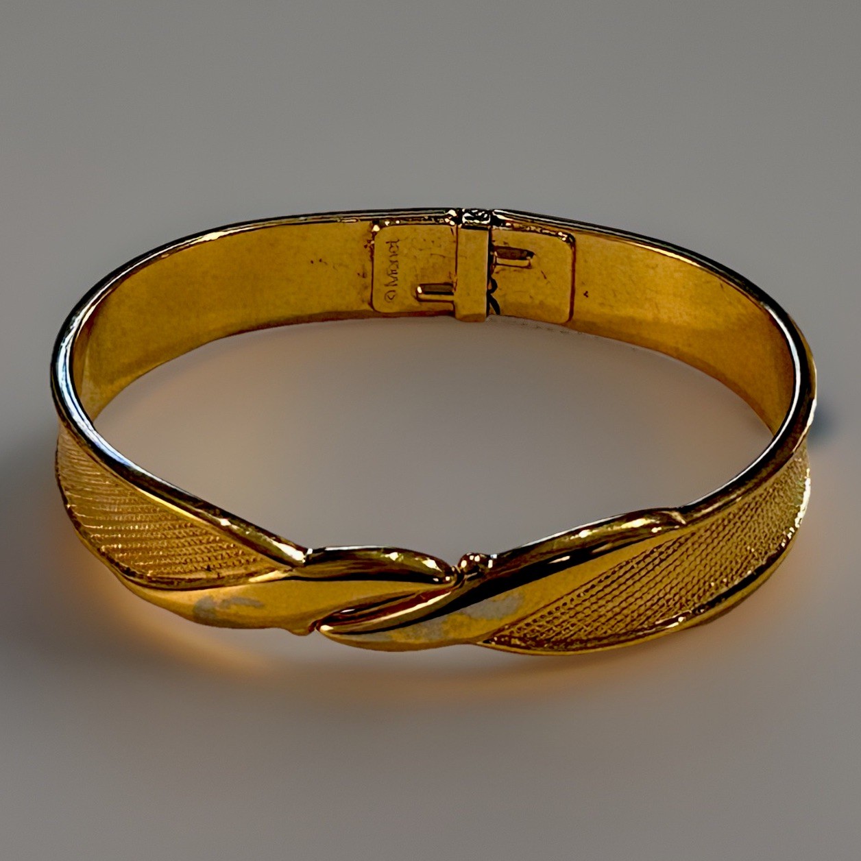 Vintage Monet Goldtone Gold Tone Textured Hinged Opening Bangled Bracelet SIGNED