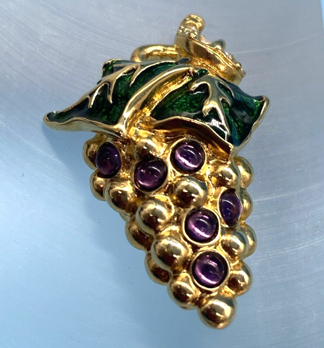 Swarovski – Swan Signed / Grape Brooch Gold-Tone / Cute Bunch of Grapes / VTG PC